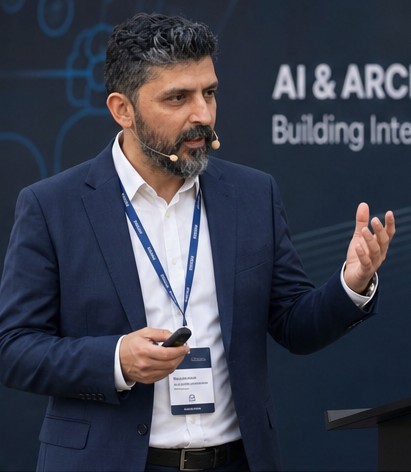 Cengizhan Akbudak as a speaker at an AI conference